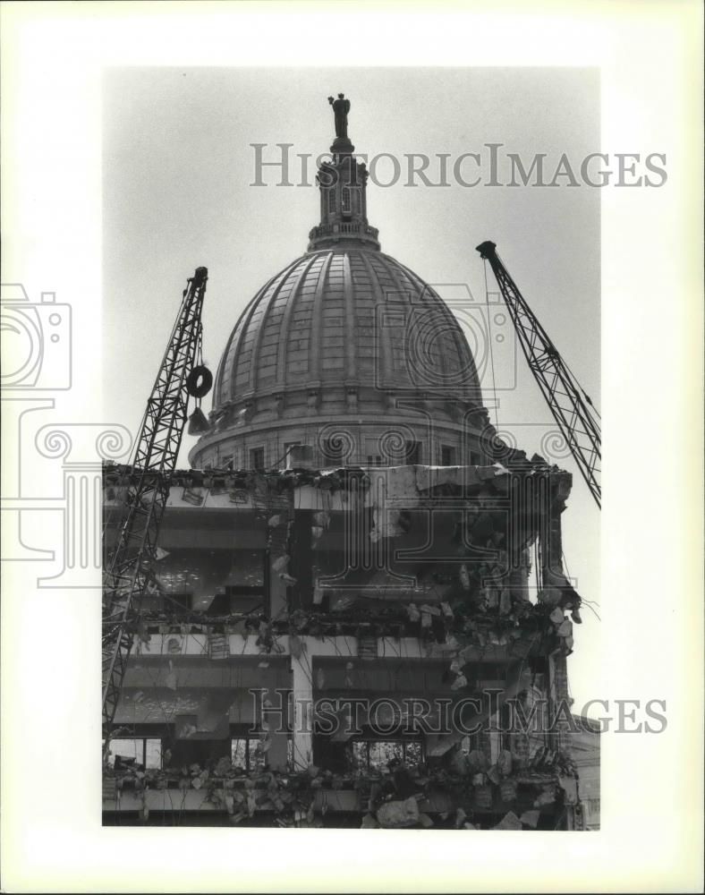 1985 Press Photo Demolition of Manchesters Building, Madison, Wisconsin - Historic Images