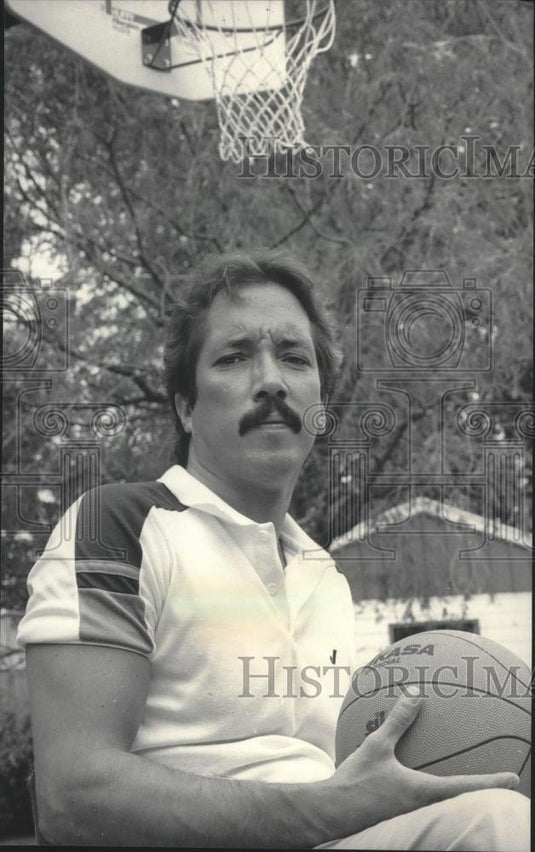 1985 Press Photo Rick Reimer, Coach, Milwaukee Spirit Wheelchair Basketball Team - Historic Images