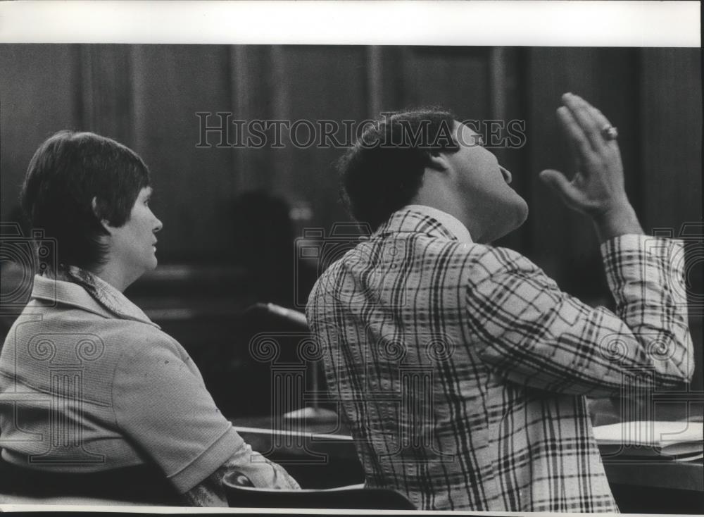 1979 Press Photo Attorney with Janet Goodall, sentenced for murder. Wisconsin - Historic Images