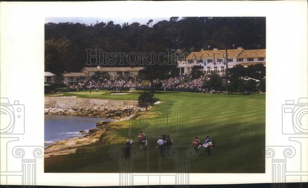 1992 Press Photo Legendary approach to18th green at Pebble Beach Golf Course - Historic Images