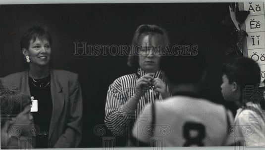 1992 Press Photo Beth Eisendrath & Janis Freckmann Teachers Milwaukee, Wisconsin - Historic Images