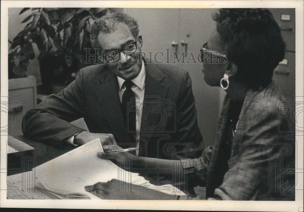 1989 Press Photo J. Paul Gordon, Executive Director Military Monority - Historic Images