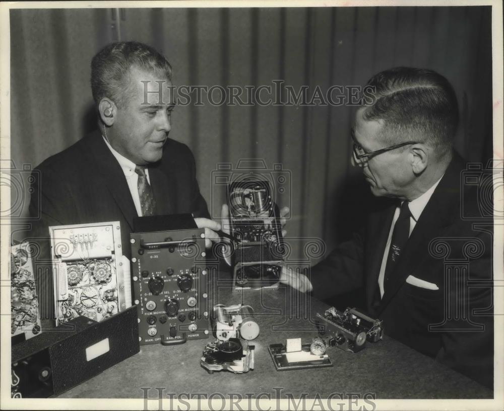 Press Photo Douglas F. Raymond and E. W. Philleo of General Electric, Milwaukee - Historic Images