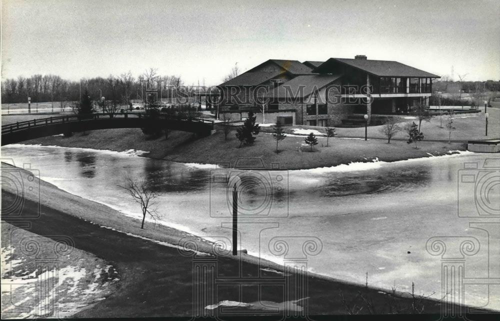 1981 Press Photo Northridge Lakes clubhouse could become senior center - Historic Images