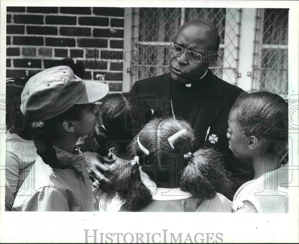 1981 Press Photo Cardinal Emmanuel Nsubuga of Uganda St. Agnes Catholic School - Historic Images