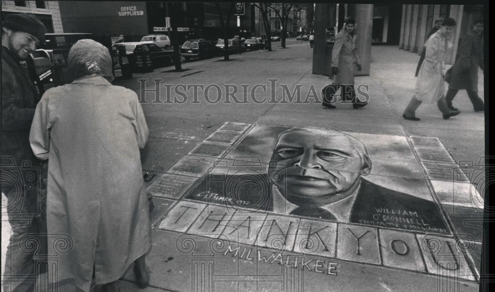 1992 Press Photo Chalk art of William O&#39;Donnell by Gary Palmer 24, Wisconsin - Historic Images