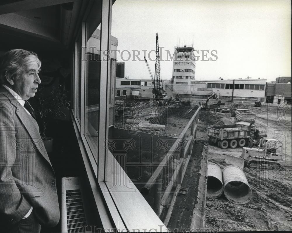 1983 Press Photo William O&#39;Donnell, Milwaukee County Executive in Wisconsin - Historic Images