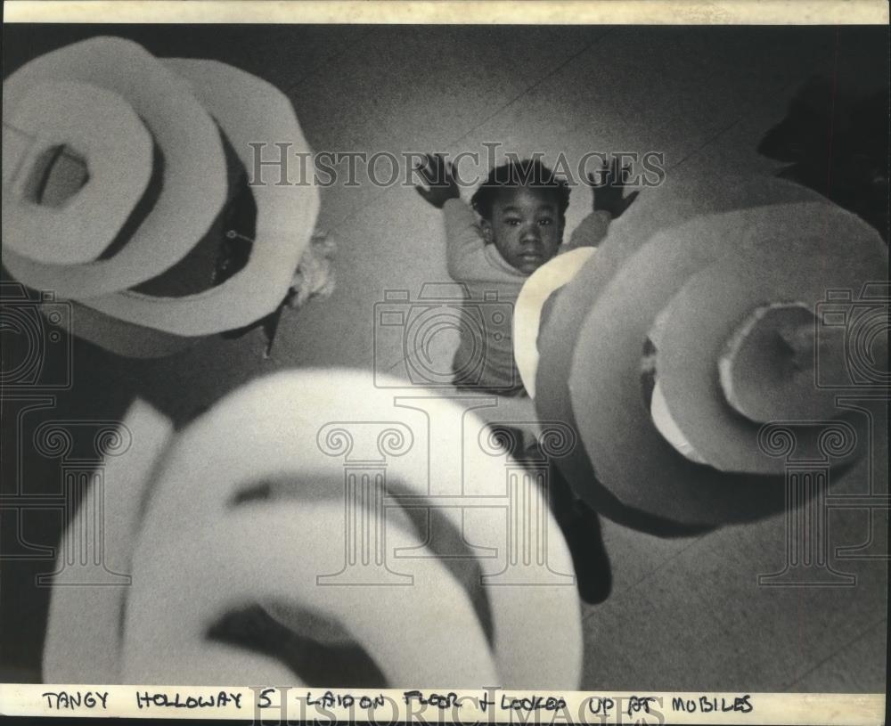 1983 Press Photo Hillside youth exhibit creations as part of Black History Month - Historic Images