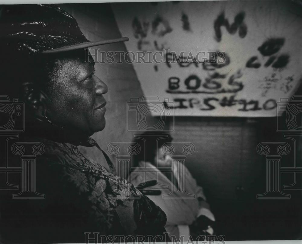 1992 Press Photo Maggie Smith, Joetta Brown at Hillside housing project. - Historic Images