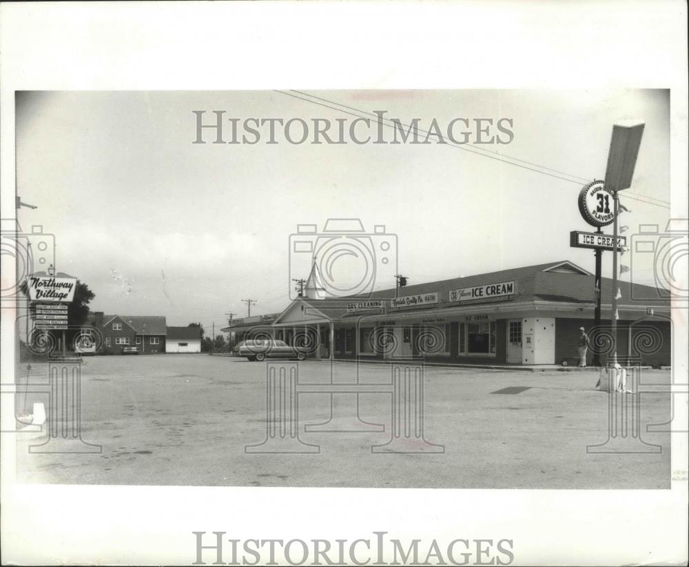 1986 Press Photo Wisconsin&#39;s Northway Village Shopping Center owned by Ogden Co. - Historic Images