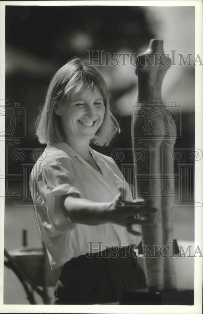 1993 Press Photo Catherine Engel At Festival Of The Arts In Oconomowoc - Historic Images