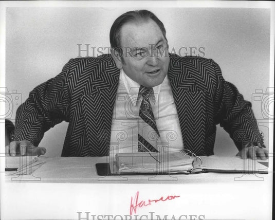 1977 Press Photo Gordon Harrison Chief Negotiator Milwaukee School Board - Historic Images