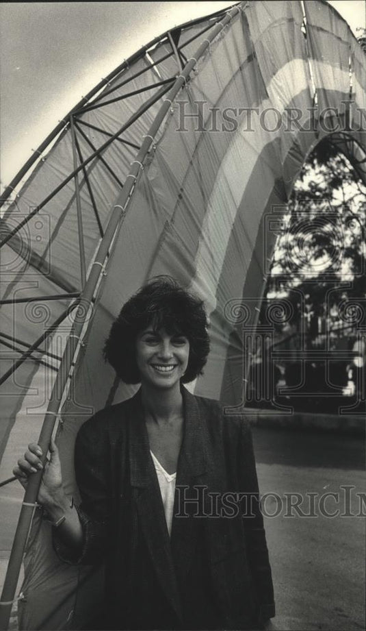 1987 Press Photo Sandy Hillman Advertising Executive to work in Milwaukee - Historic Images