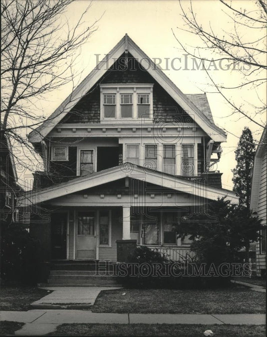 1986 Press Photo Milwaukee home with building code violations - mjb67324 - Historic Images