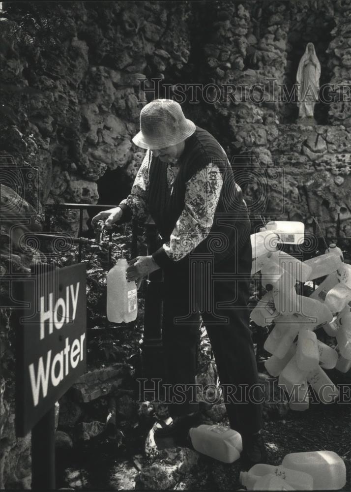 1992 Press Photo Christina Wood fills jugs of holy water at Holy Hill grotto. - Historic Images