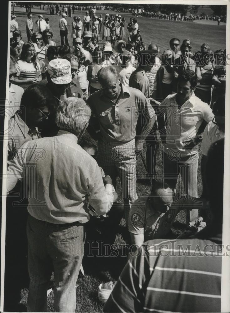 1977 Press Photo Former President Gerald Ford at Vince Lombardi Golf Classic - Historic Images