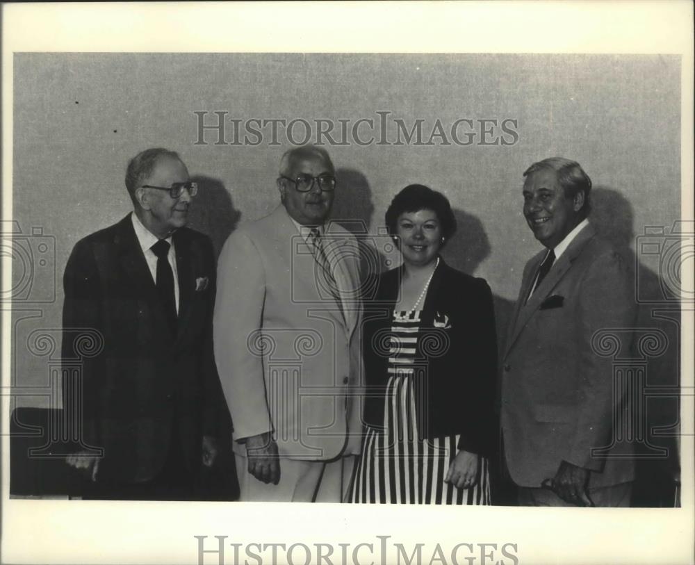 1983 Press Photo Journal Executive Joseph Flanagan pose with group. - mjb67618 - Historic Images