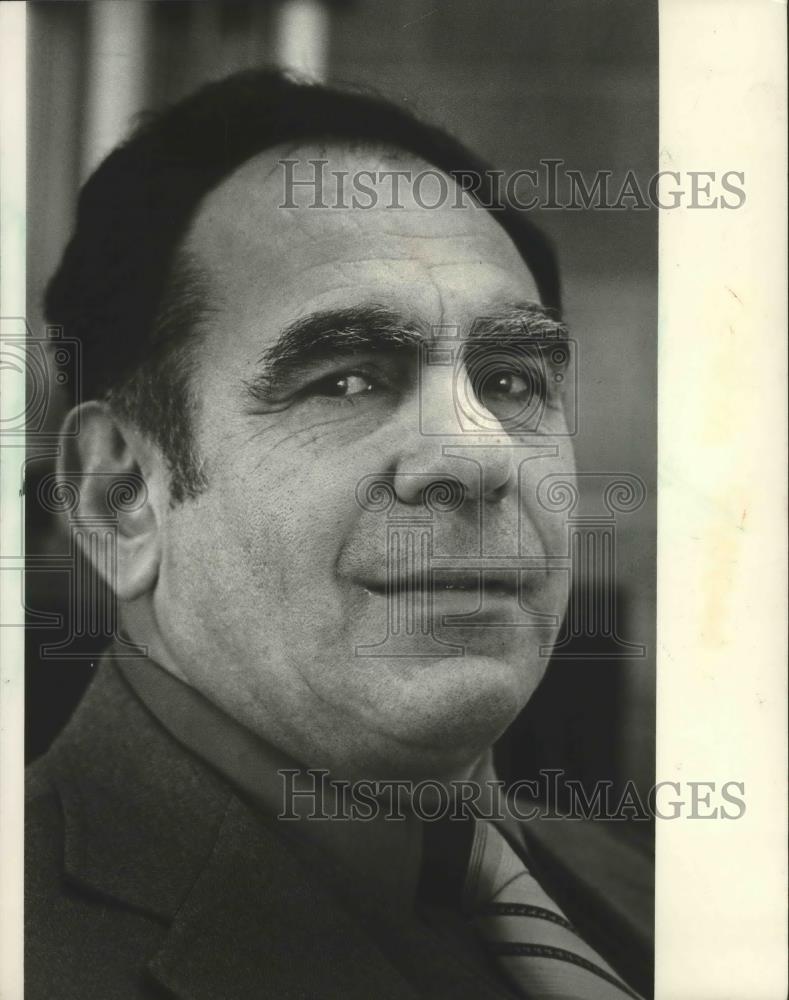 1985 Press Photo Cesar Pabon athletic director at United Community Center - Historic Images