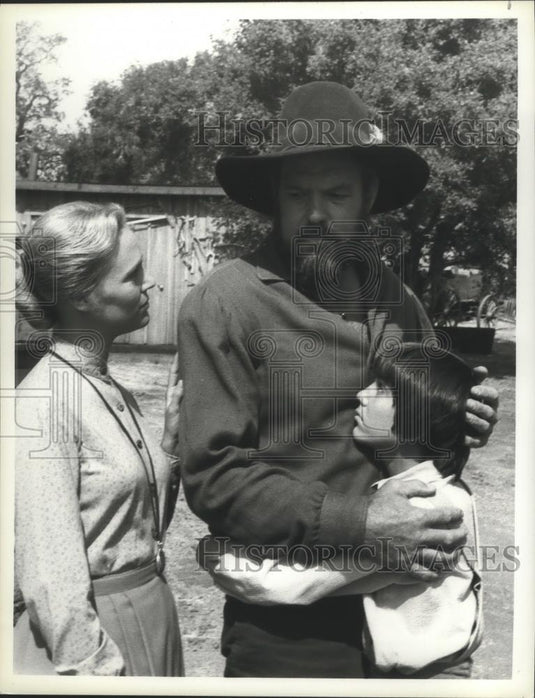 1982 Press Photo NBC-TV series "Father Murphy", "False Blessings" scene - Historic Images