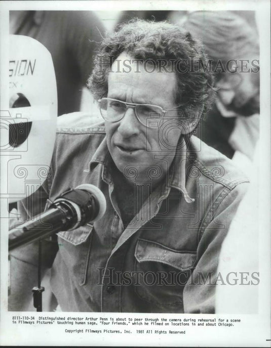 1982 Press Photo Director Arthur Penn during on set rehearsal for Four Friends - Historic Images