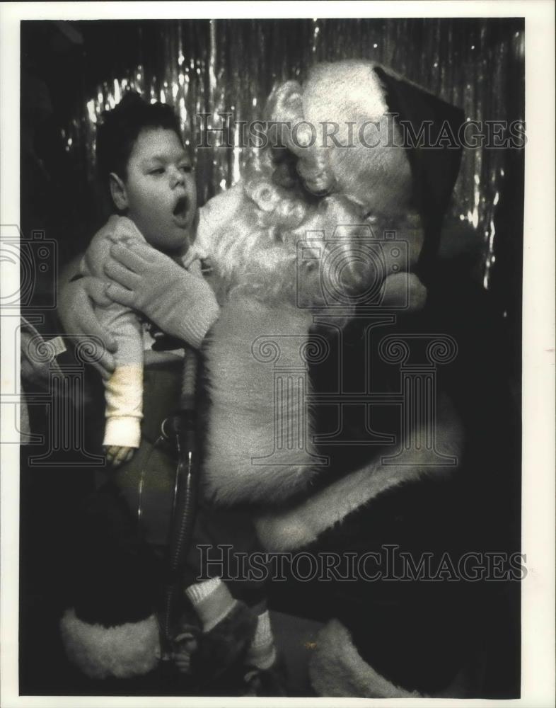 1990 Press Photo Justin Peschong visits Santa, Southridge Shopping Center - Historic Images