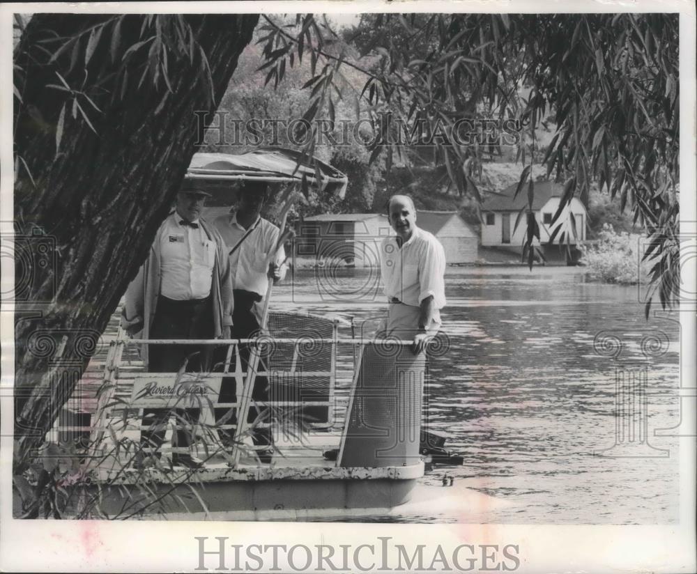 1985 Press Photo Wisconsin dignitaries tour Horicon Marsh by boat. - mjb69395 - Historic Images