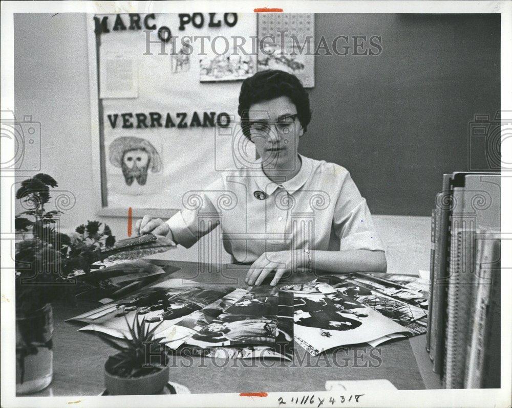 1964 Press Photo Orphan Miss Bargainer Schneider Paris - RRV53493 - Historic Images