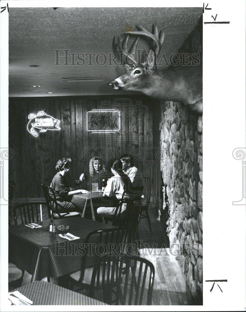 1990 Press Photo Moose Preserve Fieldstone Decor Mich - RRV55547 - Historic Images