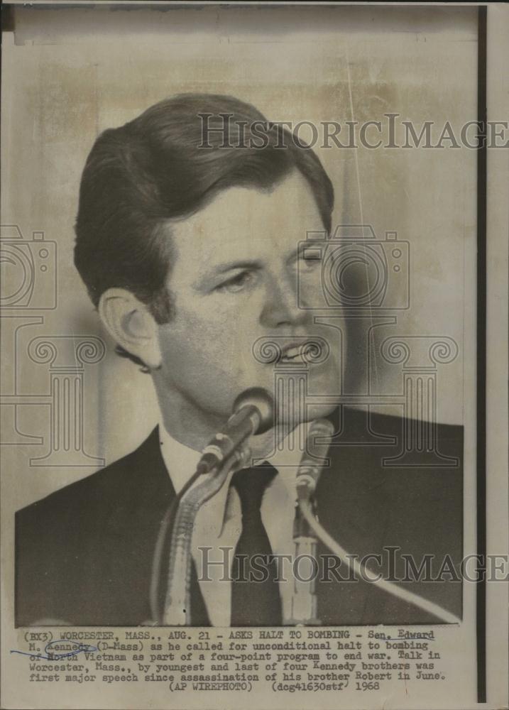 1968 Press Photo Senator Edward Kennedy Vietnam North - RRV15119 - Historic Images