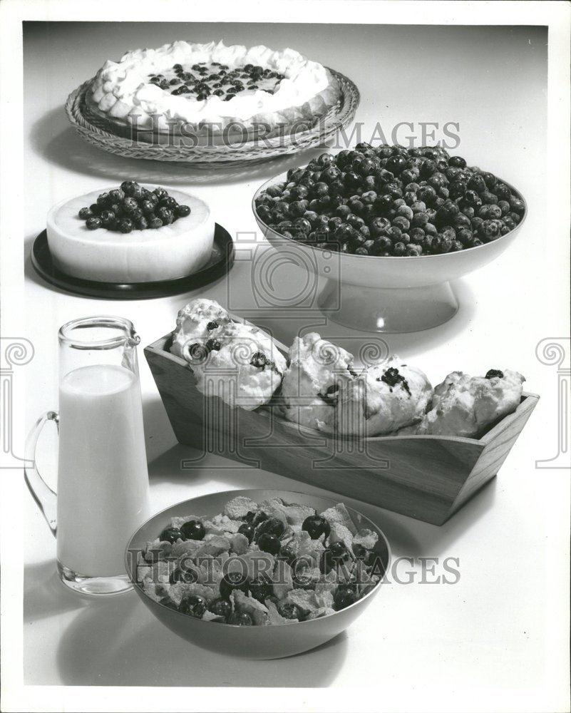 Press Photo Blueberries Variety Ice Cream Fruit Dessert - RRV64701 - Historic Images