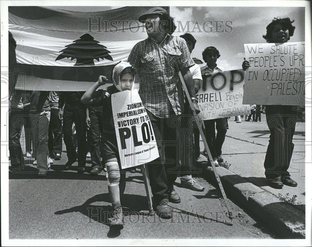 1982 Press Photo Middle East War Peace Demonstration - RRV74443 - Historic Images