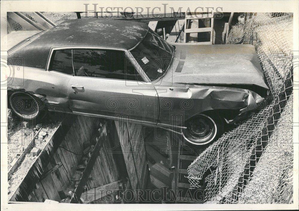 1980 Press Photo Manor Wilson Car Driver Grace Bridge - RRV40543 - Historic Images