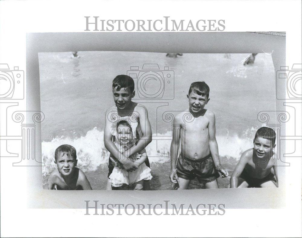 1991 Press Photo Rich sister Marney beach Peter Mike - RRV72303 - Historic Images