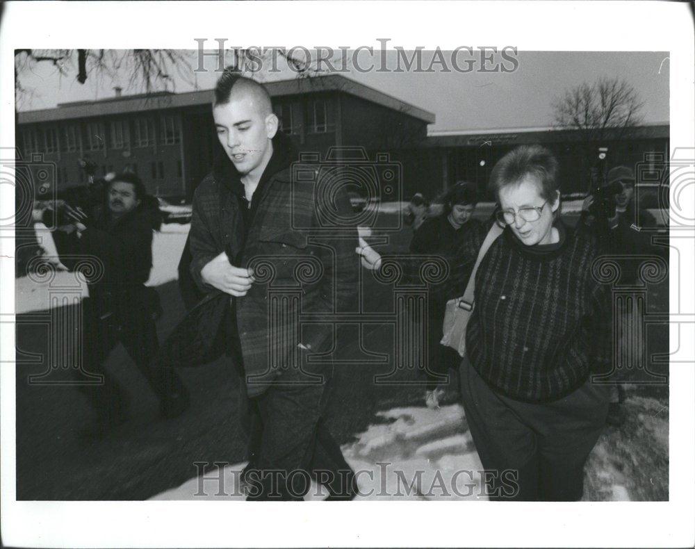 1993 Press Photo Ken Pittinger Store Manager Brown - RRV43783 - Historic Images