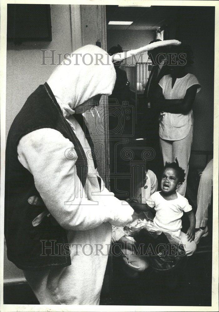 1981 Press Photo Easter bunnypediatric Anthony hospital - RRV60761 - Historic Images