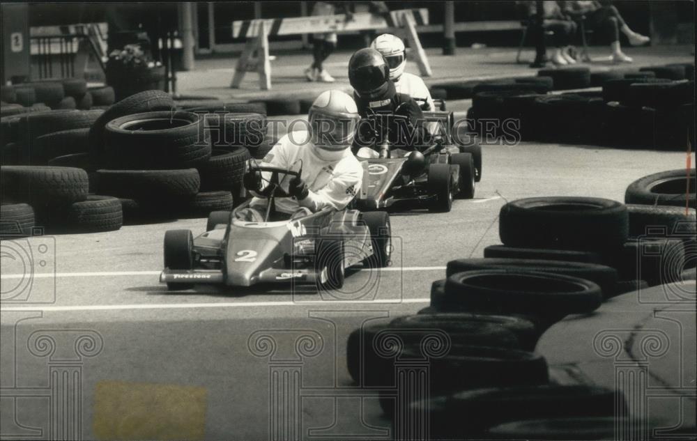 1993 Press Photo Mathison Metalfab car rounds curve in Kiwanis Kar Klassic. - Historic Images