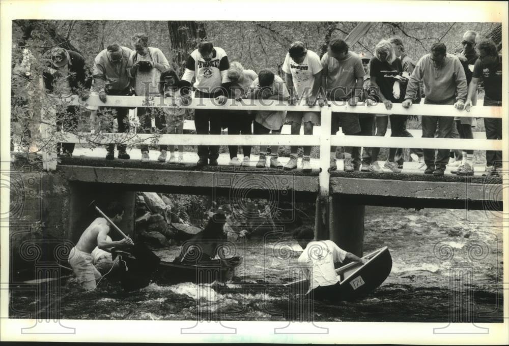 1993 Press Photo Canoes swamped during Pewaukee River Run - mjb80646 - Historic Images