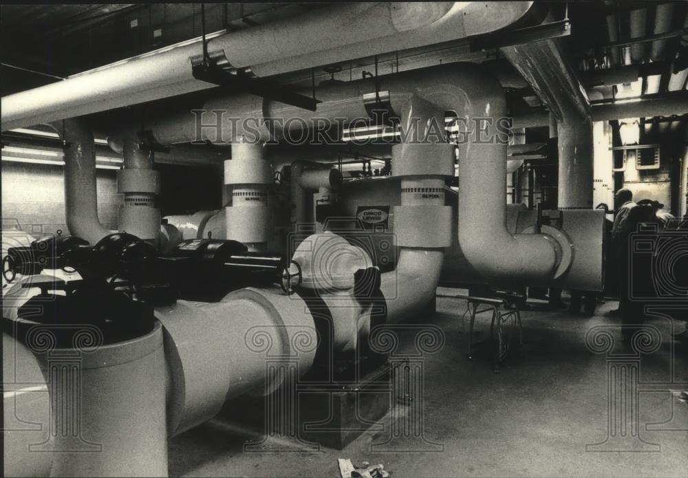 Press Photo Pipes for cooling system to keep ice frozen at Pettit Center - Historic Images