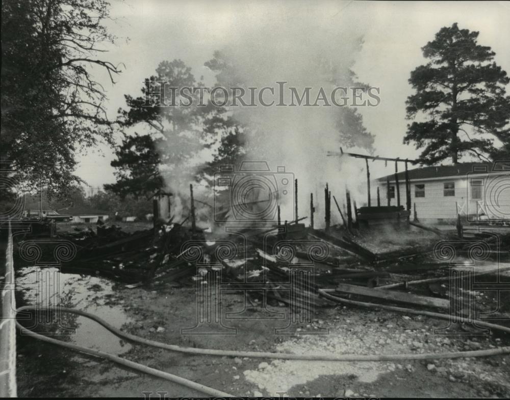 1977 Press Photo Alabama-Six persons found dead in this Byner house fire. - Historic Images