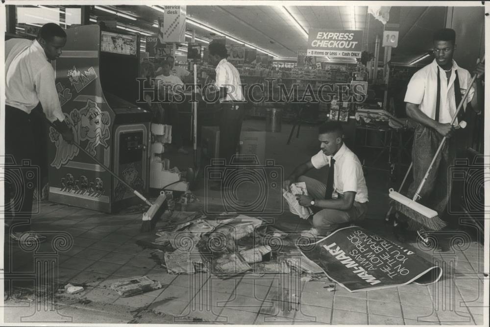 1989 Press Photo Wal-Mart Employees Clean Up After Car Crash, Fairfield, Alabama - Historic Images