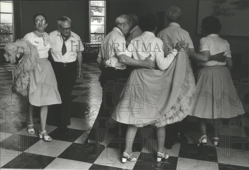 1980 Press Photo Alabama-Bankhead Sunshine Square Dance Club receive award. - Historic Images