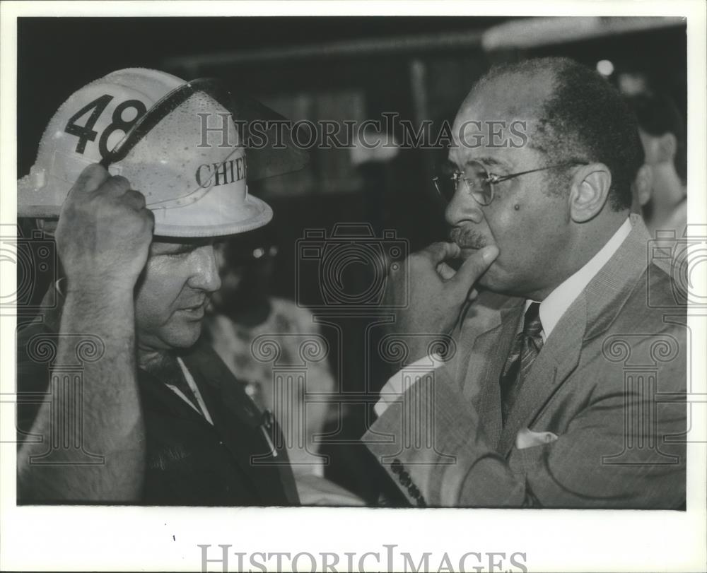 Press Photo Alabama-Mayor Arrington apprised of situation by Chief Wilkes. - Historic Images