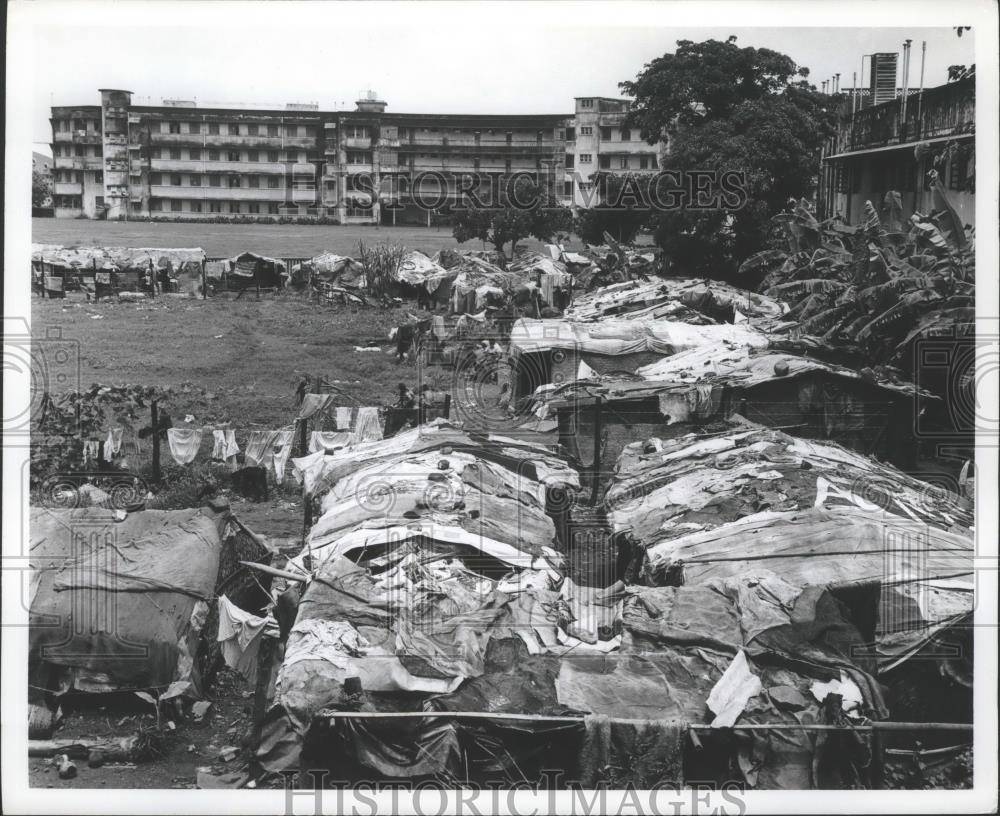 Press Photo Poor City Living Conditions in India - abna10622 - Historic Images