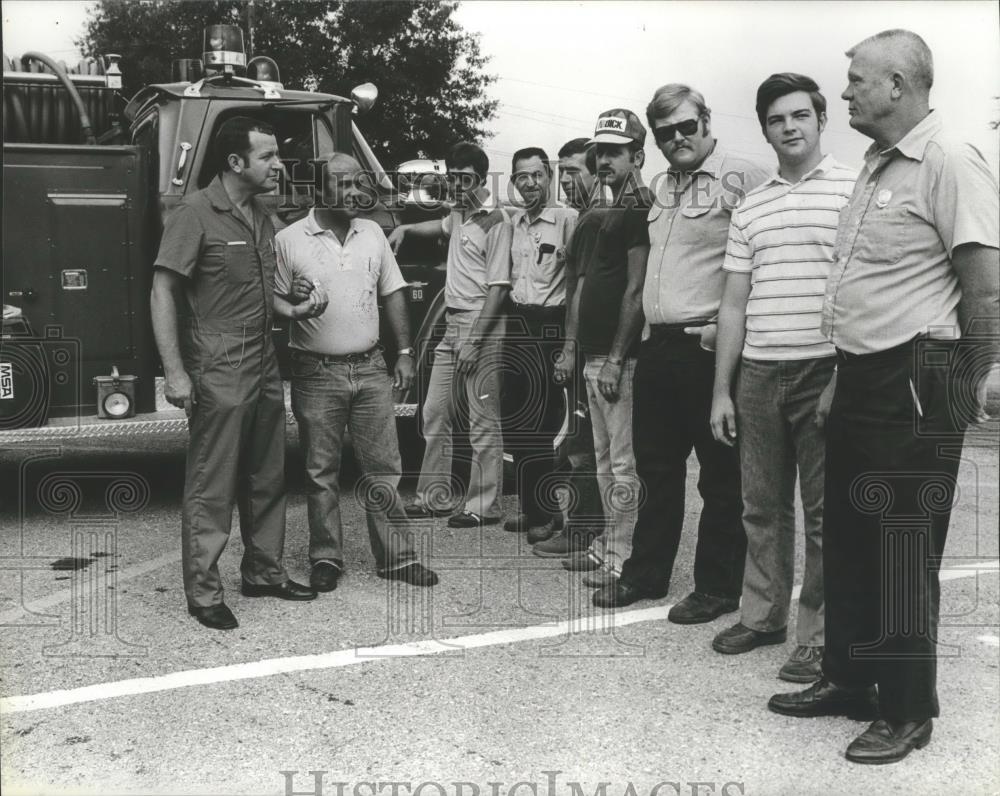 1981 Press Photo Kimberly, Alabama&#39;s Volunteer Firemen Lined Up and Ready to Go - Historic Images