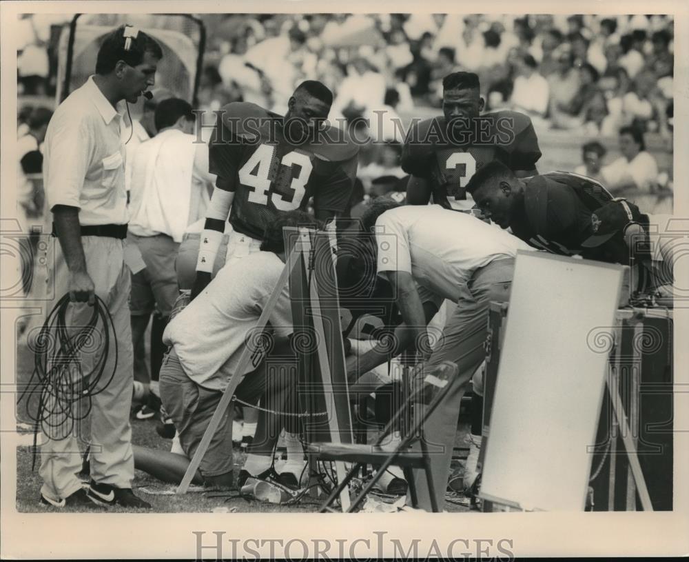 Press Photo Alabama Football Head Coach Gene Stallings Diagrams Play On Board - Historic Images