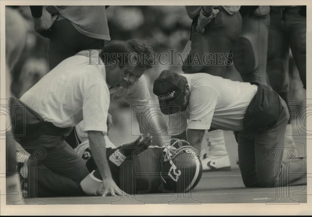 Press Photo Alabama Football Staff Attend To An Injured Stacy Hurt On The Field - Historic Images