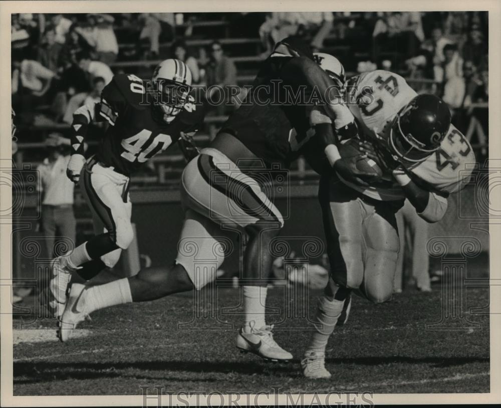 Press Photo Auburn Football&#39;s Porter And Johnson After East Carolina&#39;s Baker - Historic Images