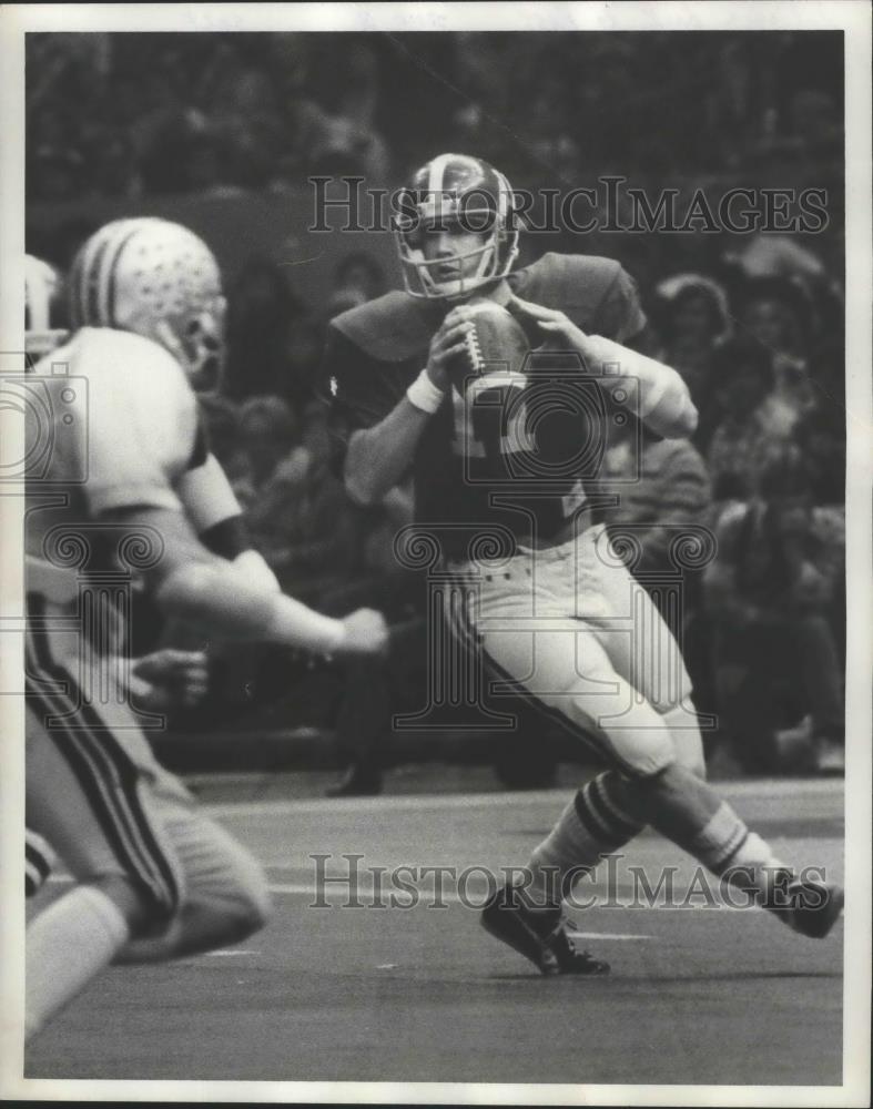 1978 Press Photo Alabama Football Quarterback Jeff Rutledge Drops Back To Pass - Historic Images