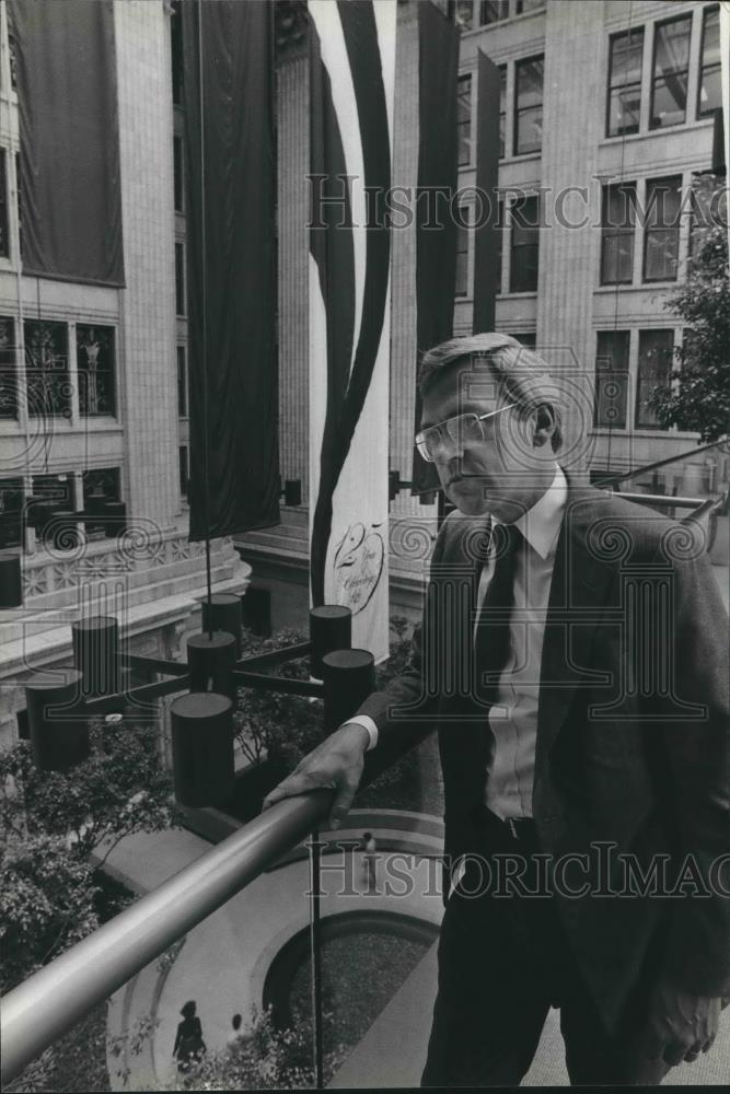 1982 Press Photo Richard Carlson Northwestern Mutual Insurance Company Milwaukee - Historic Images