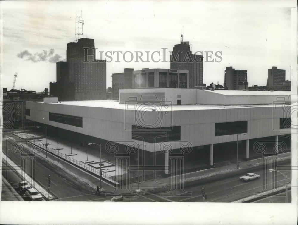 1976 Press Photo Exterior view of the Milwaukee Convention Center - mjb69293 - Historic Images